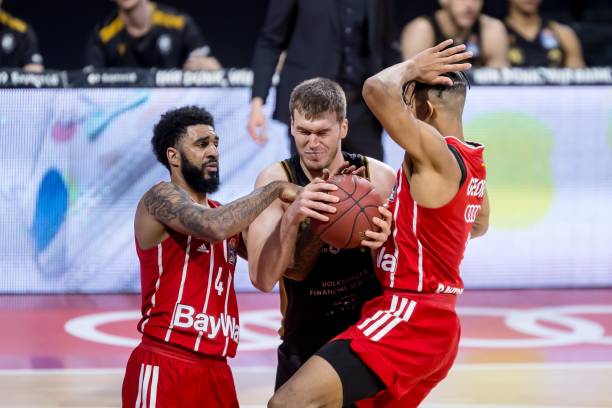 易建联为何 易建联为何